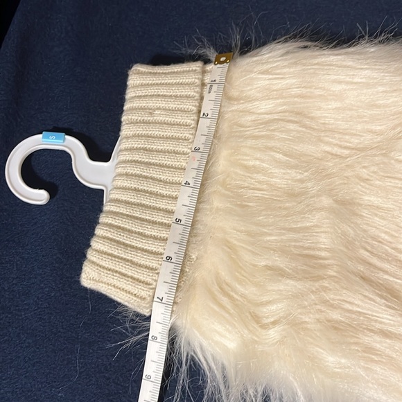 NWT FabDog faux fur sweater for a dog size S white, new with tag, turtle neck - Picture 5 of 6